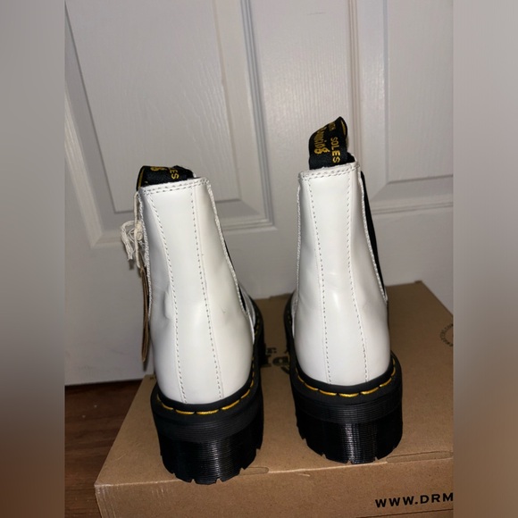 Doc Marten Chelsea Boot size 8 - Picture 2 of 6
